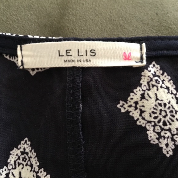 Le Lis navy and white medallion print blouse with fringe sleeves - Picture 9 of 10